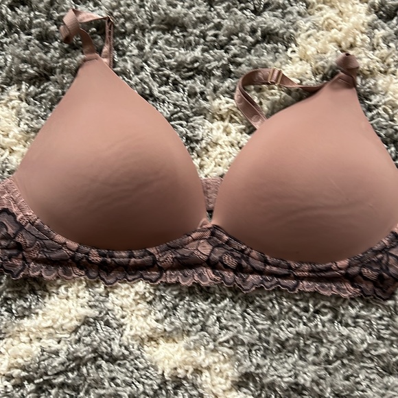 Lace no underwire Vince Camuto bra - Picture 2 of 4